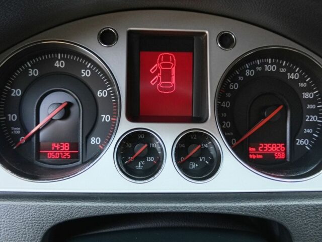 Синий Фольксваген Пассат Вариант, объемом двигателя 1.8 л и пробегом 236 тыс. км за 6600 $, фото 23 на Automoto.ua