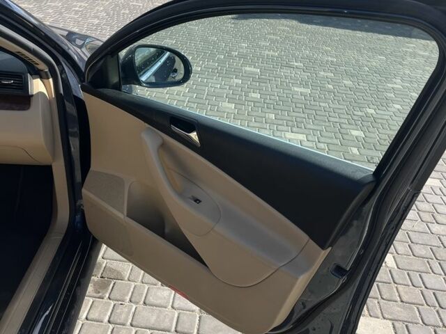 Синий Фольксваген Пассат Вариант, объемом двигателя 1.8 л и пробегом 247 тыс. км за 7700 $, фото 6 на Automoto.ua