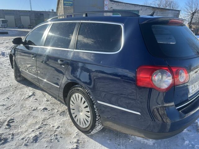Синий Фольксваген Пассат Вариант, объемом двигателя 2 л и пробегом 265 тыс. км за 2550 $, фото 2 на Automoto.ua