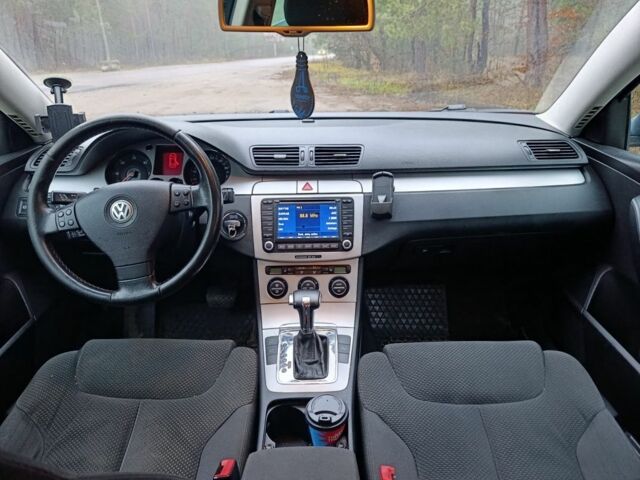 Синий Фольксваген Пассат Вариант, объемом двигателя 2 л и пробегом 241 тыс. км за 2800 $, фото 7 на Automoto.ua