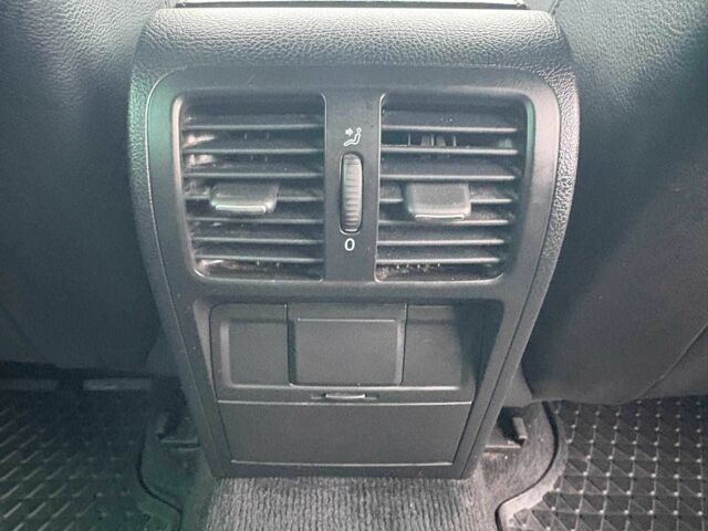 Синій Фольксваген Пассат Варіант, об'ємом двигуна 1.8 л та пробігом 237 тис. км за 6590 $, фото 18 на Automoto.ua