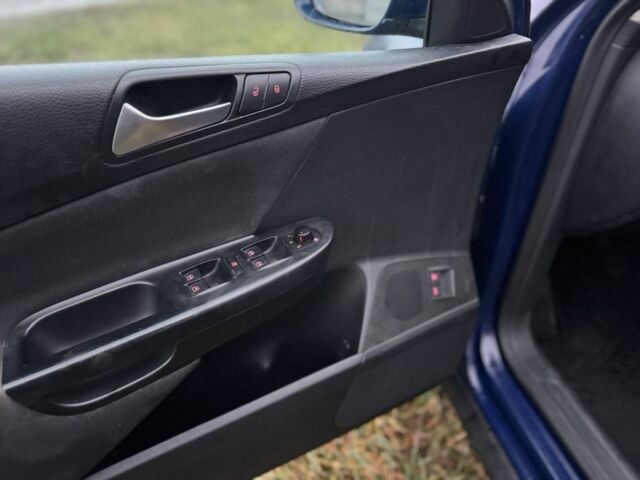 Синий Фольксваген Пассат Вариант, объемом двигателя 2 л и пробегом 277 тыс. км за 3333 $, фото 9 на Automoto.ua