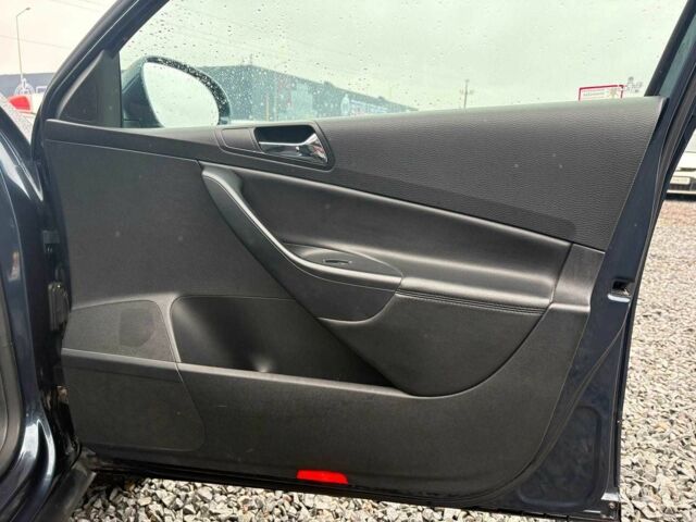 Синій Фольксваген Пассат Варіант, об'ємом двигуна 1.8 л та пробігом 237 тис. км за 6590 $, фото 15 на Automoto.ua