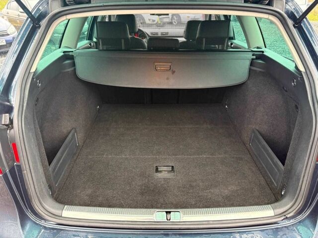 Синій Фольксваген Пассат Варіант, об'ємом двигуна 1.8 л та пробігом 237 тис. км за 6590 $, фото 22 на Automoto.ua