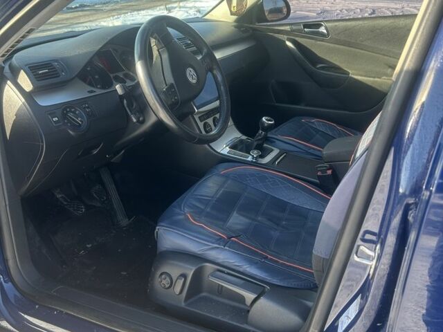 Синий Фольксваген Пассат Вариант, объемом двигателя 2 л и пробегом 265 тыс. км за 2550 $, фото 4 на Automoto.ua