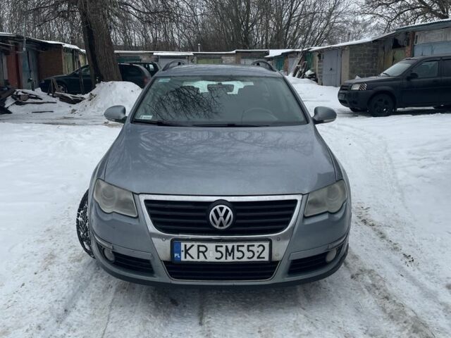 Синий Фольксваген Пассат Вариант, объемом двигателя 2 л и пробегом 300 тыс. км за 2500 $, фото 1 на Automoto.ua