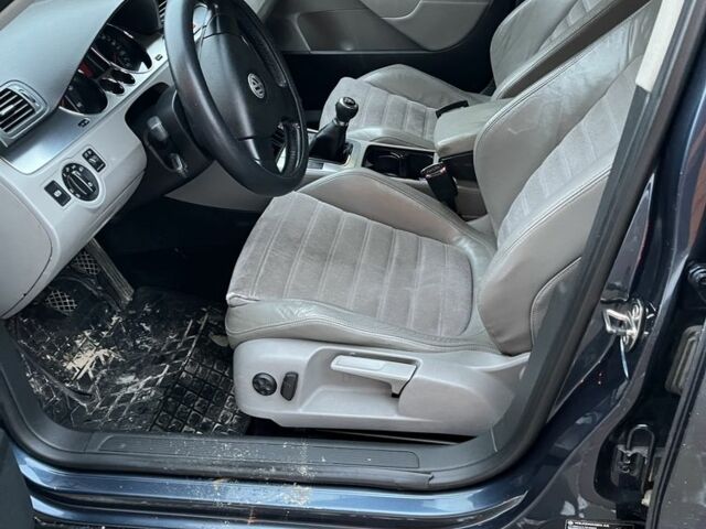 Синий Фольксваген Пассат Вариант, объемом двигателя 2 л и пробегом 320 тыс. км за 6500 $, фото 2 на Automoto.ua