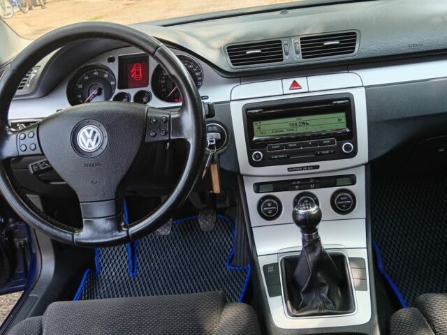 Синий Фольксваген Пассат Вариант, объемом двигателя 1.8 л и пробегом 236 тыс. км за 6600 $, фото 5 на Automoto.ua