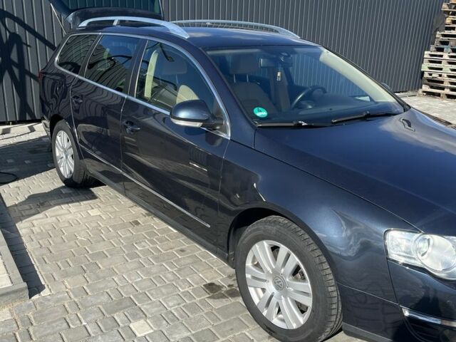 Синий Фольксваген Пассат Вариант, объемом двигателя 1.8 л и пробегом 247 тыс. км за 7700 $, фото 2 на Automoto.ua