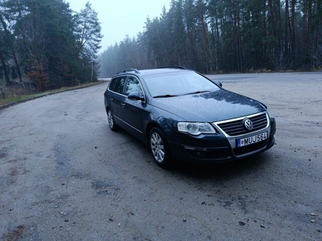 Синий Фольксваген Пассат Вариант, объемом двигателя 2 л и пробегом 241 тыс. км за 2800 $, фото 4 на Automoto.ua