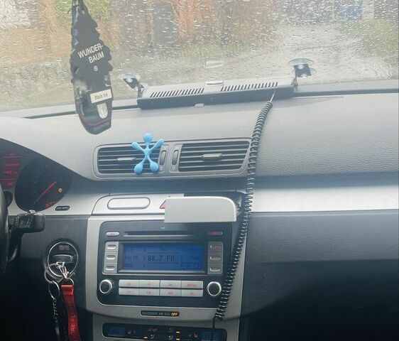 Синий Фольксваген Пассат Вариант, объемом двигателя 2 л и пробегом 530 тыс. км за 3500 $, фото 5 на Automoto.ua