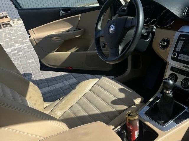 Синий Фольксваген Пассат Вариант, объемом двигателя 1.8 л и пробегом 247 тыс. км за 7700 $, фото 3 на Automoto.ua