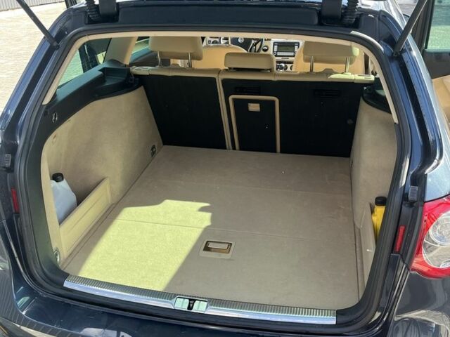 Синий Фольксваген Пассат Вариант, объемом двигателя 1.8 л и пробегом 247 тыс. км за 7700 $, фото 12 на Automoto.ua