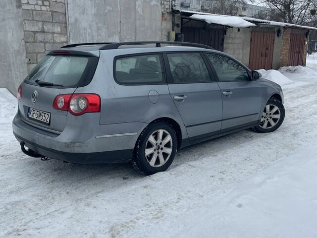 Синий Фольксваген Пассат Вариант, объемом двигателя 2 л и пробегом 300 тыс. км за 2500 $, фото 4 на Automoto.ua