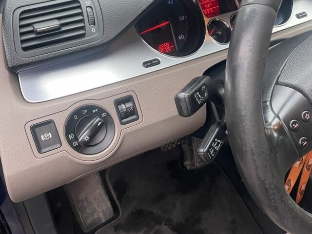 Синий Фольксваген Пассат Вариант, объемом двигателя 2 л и пробегом 260 тыс. км за 7300 $, фото 18 на Automoto.ua