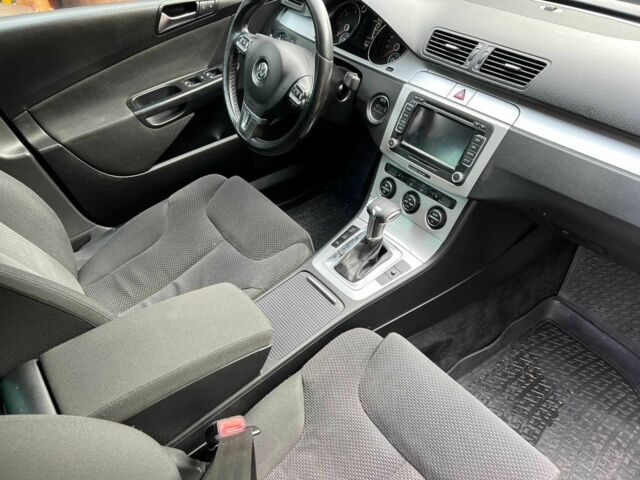 Синій Фольксваген Пассат Варіант, об'ємом двигуна 2 л та пробігом 260 тис. км за 4659 $, фото 3 на Automoto.ua