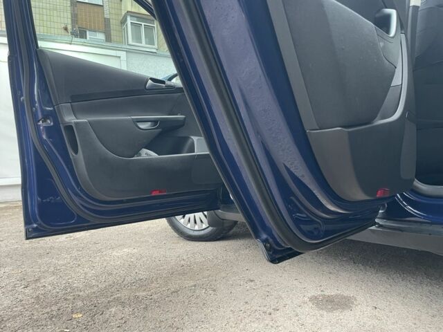 Синий Фольксваген Пассат Вариант, объемом двигателя 1.4 л и пробегом 224 тыс. км за 6550 $, фото 4 на Automoto.ua