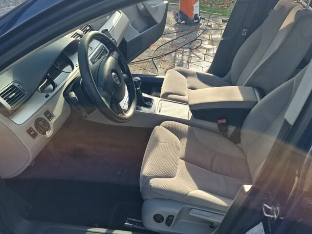 Синий Фольксваген Пассат Вариант, объемом двигателя 1.8 л и пробегом 270 тыс. км за 6350 $, фото 1 на Automoto.ua