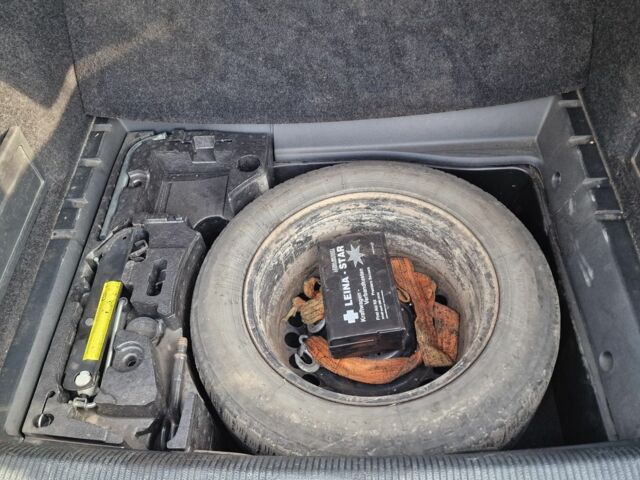 Синий Фольксваген Пассат Вариант, объемом двигателя 1.8 л и пробегом 270 тыс. км за 6350 $, фото 5 на Automoto.ua