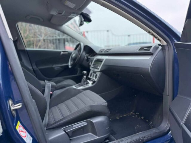 Синий Фольксваген Пассат Вариант, объемом двигателя 2 л и пробегом 307 тыс. км за 4900 $, фото 8 на Automoto.ua