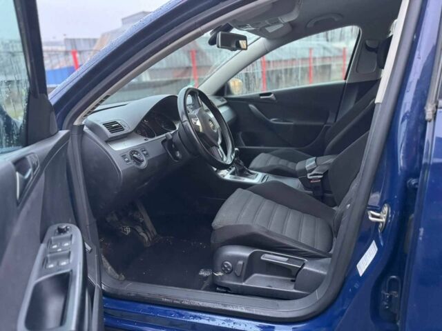 Синий Фольксваген Пассат Вариант, объемом двигателя 2 л и пробегом 307 тыс. км за 4900 $, фото 6 на Automoto.ua