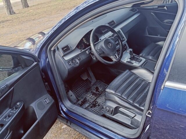 Фольксваген Пассат Варіант 2010 у Сумах на Automoto.ua Синій Фольксваген Пассат Варіант, об'ємом двигуна 2 л та пробігом 275 тис. км за 7950 $, фото 4 на Automoto.ua