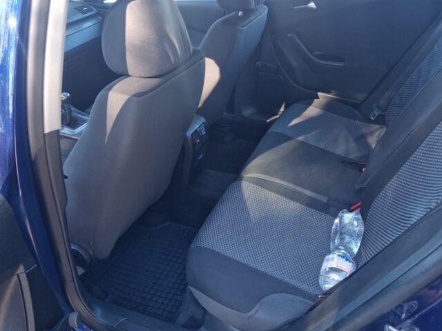 Синій Фольксваген Пассат Варіант, об'ємом двигуна 2 л та пробігом 316 тис. км за 3438 $, фото 4 на Automoto.ua