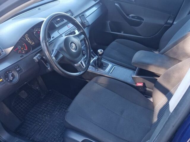 Синій Фольксваген Пассат Варіант, об'ємом двигуна 2 л та пробігом 316 тис. км за 3438 $, фото 6 на Automoto.ua