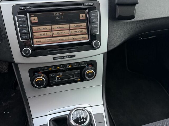 Синій Фольксваген Пассат Варіант, об'ємом двигуна 2 л та пробігом 265 тис. км за 6200 $, фото 5 на Automoto.ua