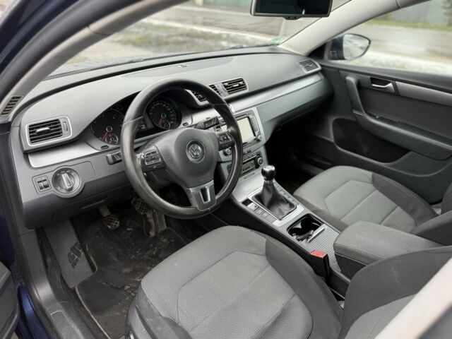 Синій Фольксваген Пассат Варіант, об'ємом двигуна 2 л та пробігом 277 тис. км за 8650 $, фото 6 на Automoto.ua