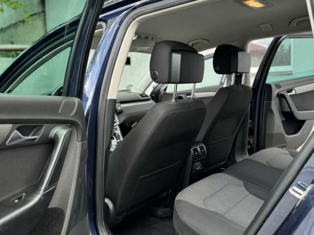 Синий Фольксваген Пассат Вариант, объемом двигателя 2 л и пробегом 285 тыс. км за 12500 $, фото 6 на Automoto.ua