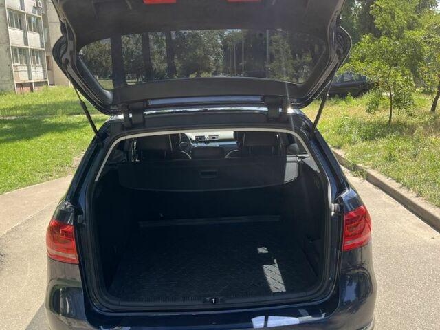 Синій Фольксваген Пассат Варіант, об'ємом двигуна 2 л та пробігом 212 тис. км за 11300 $, фото 3 на Automoto.ua