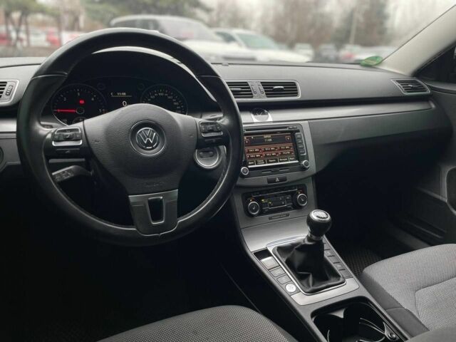 Синій Фольксваген Пассат Варіант, об'ємом двигуна 2 л та пробігом 261 тис. км за 10700 $, фото 20 на Automoto.ua