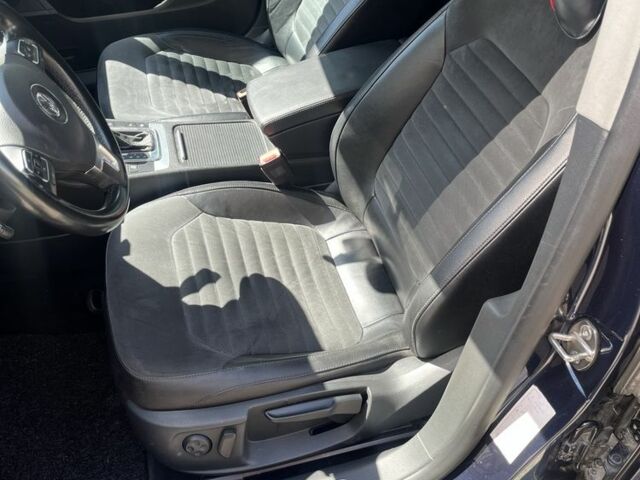 Синій Фольксваген Пассат Варіант, об'ємом двигуна 2 л та пробігом 212 тис. км за 11300 $, фото 5 на Automoto.ua