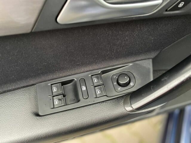 Синій Фольксваген Пассат Варіант, об'ємом двигуна 2 л та пробігом 261 тис. км за 10700 $, фото 8 на Automoto.ua