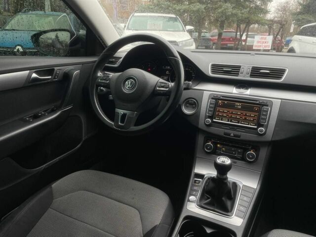 Синій Фольксваген Пассат Варіант, об'ємом двигуна 2 л та пробігом 261 тис. км за 10700 $, фото 18 на Automoto.ua