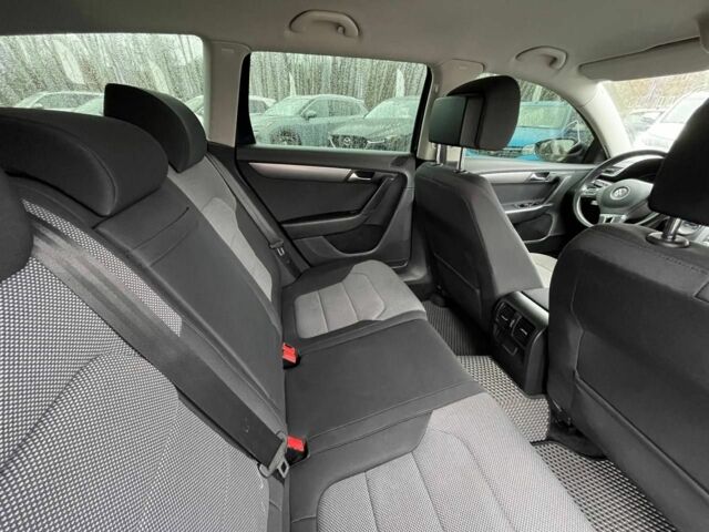 Синій Фольксваген Пассат Варіант, об'ємом двигуна 2 л та пробігом 261 тис. км за 10700 $, фото 21 на Automoto.ua