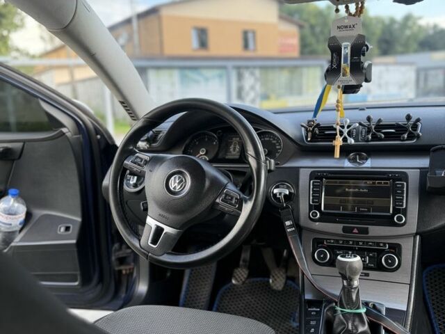 Синій Фольксваген Пассат Варіант, об'ємом двигуна 2 л та пробігом 260 тис. км за 10000 $, фото 15 на Automoto.ua