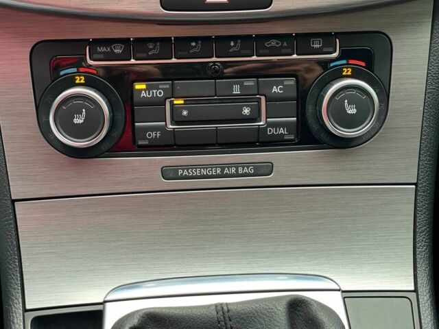 Синій Фольксваген Пассат Варіант, об'ємом двигуна 2 л та пробігом 261 тис. км за 10700 $, фото 10 на Automoto.ua