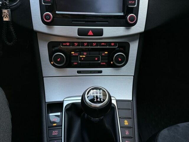 Синій Фольксваген Пассат Варіант, об'ємом двигуна 2 л та пробігом 299 тис. км за 10800 $, фото 14 на Automoto.ua