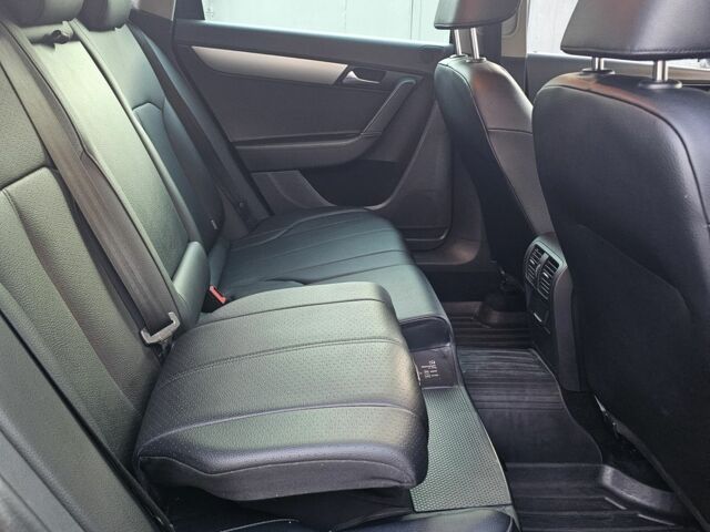 Синий Фольксваген Пассат Вариант, объемом двигателя 2 л и пробегом 300 тыс. км за 13700 $, фото 16 на Automoto.ua