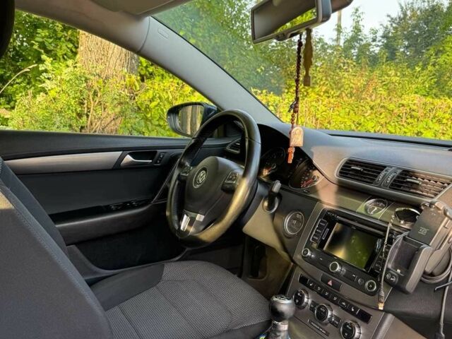 Синій Фольксваген Пассат Варіант, об'ємом двигуна 2 л та пробігом 295 тис. км за 8700 $, фото 5 на Automoto.ua