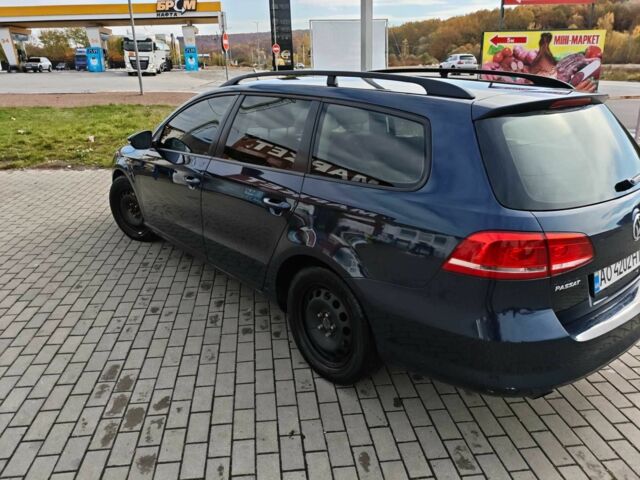 Синий Фольксваген Пассат Вариант, объемом двигателя 1.6 л и пробегом 324 тыс. км за 7500 $, фото 4 на Automoto.ua