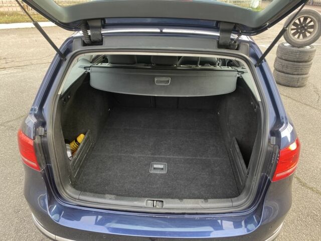 Синий Фольксваген Пассат Вариант, объемом двигателя 1.6 л и пробегом 262 тыс. км за 8500 $, фото 6 на Automoto.ua