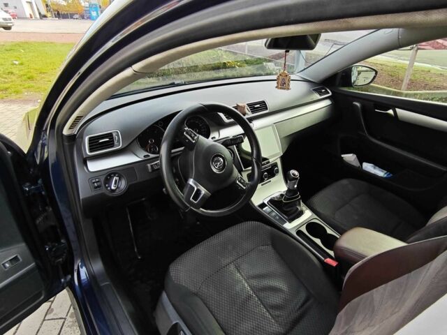 Синий Фольксваген Пассат Вариант, объемом двигателя 1.6 л и пробегом 324 тыс. км за 7500 $, фото 7 на Automoto.ua