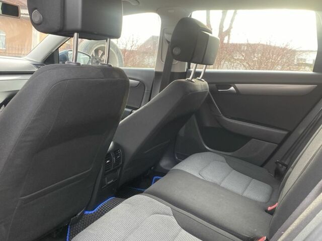 Синий Фольксваген Пассат Вариант, объемом двигателя 1.6 л и пробегом 262 тыс. км за 8500 $, фото 5 на Automoto.ua