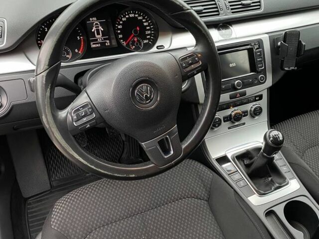 Синий Фольксваген Пассат Вариант, объемом двигателя 2 л и пробегом 288 тыс. км за 9800 $, фото 5 на Automoto.ua