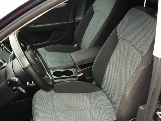 Синий Фольксваген Пассат Вариант, объемом двигателя 1.6 л и пробегом 301 тыс. км за 10919 $, фото 5 на Automoto.ua