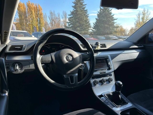 Синій Фольксваген Пассат Варіант, об'ємом двигуна 2 л та пробігом 172 тис. км за 10400 $, фото 12 на Automoto.ua