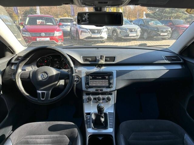 Синій Фольксваген Пассат Варіант, об'ємом двигуна 2 л та пробігом 172 тис. км за 10400 $, фото 9 на Automoto.ua